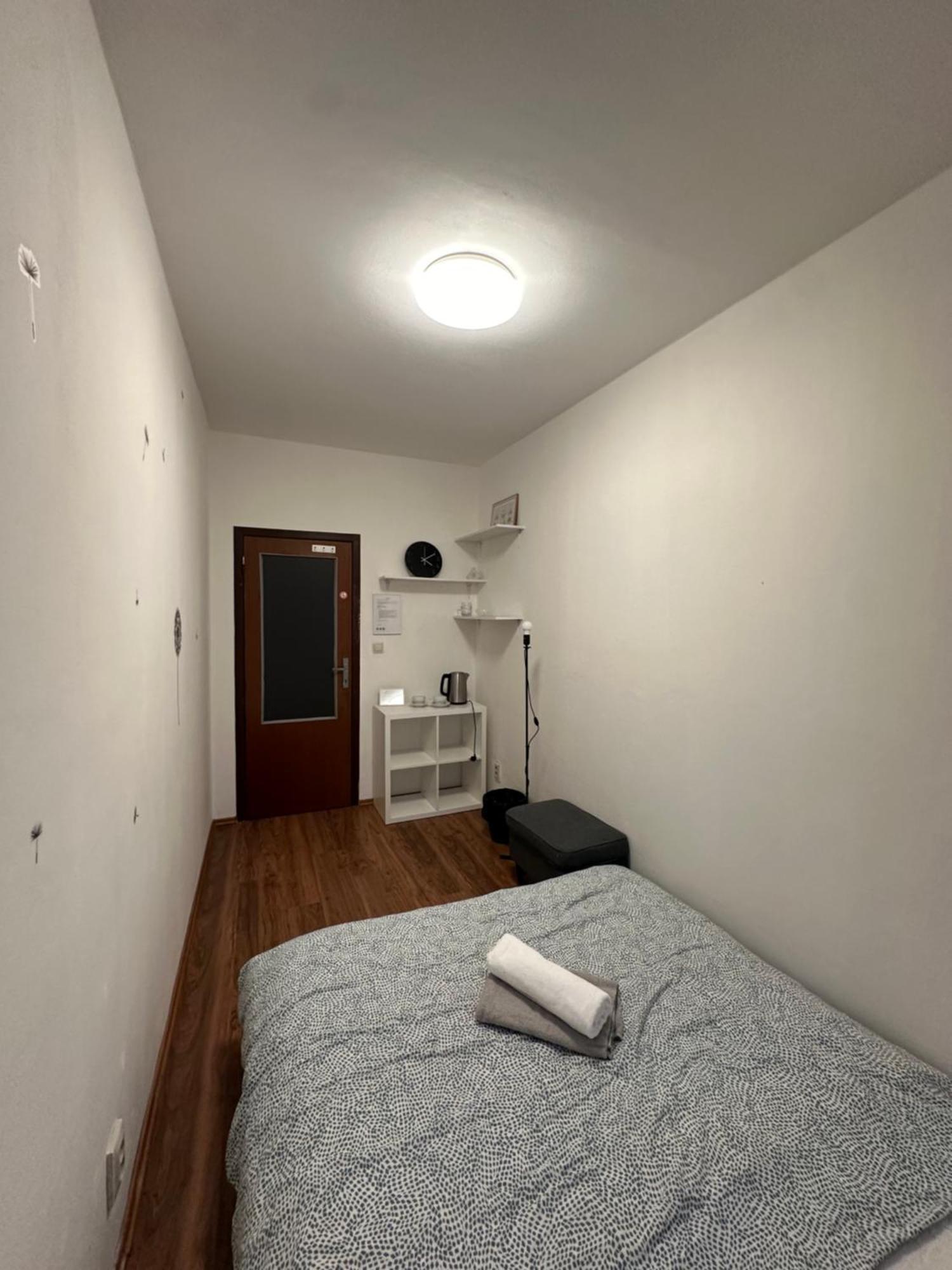 Room 1 Km From Center Bratislava Esterno foto
